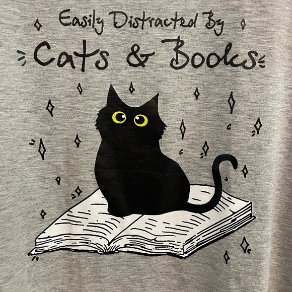 Gray V neck tee shirt. Cats & Books Novelty Size 1X - Picture 2 of 4